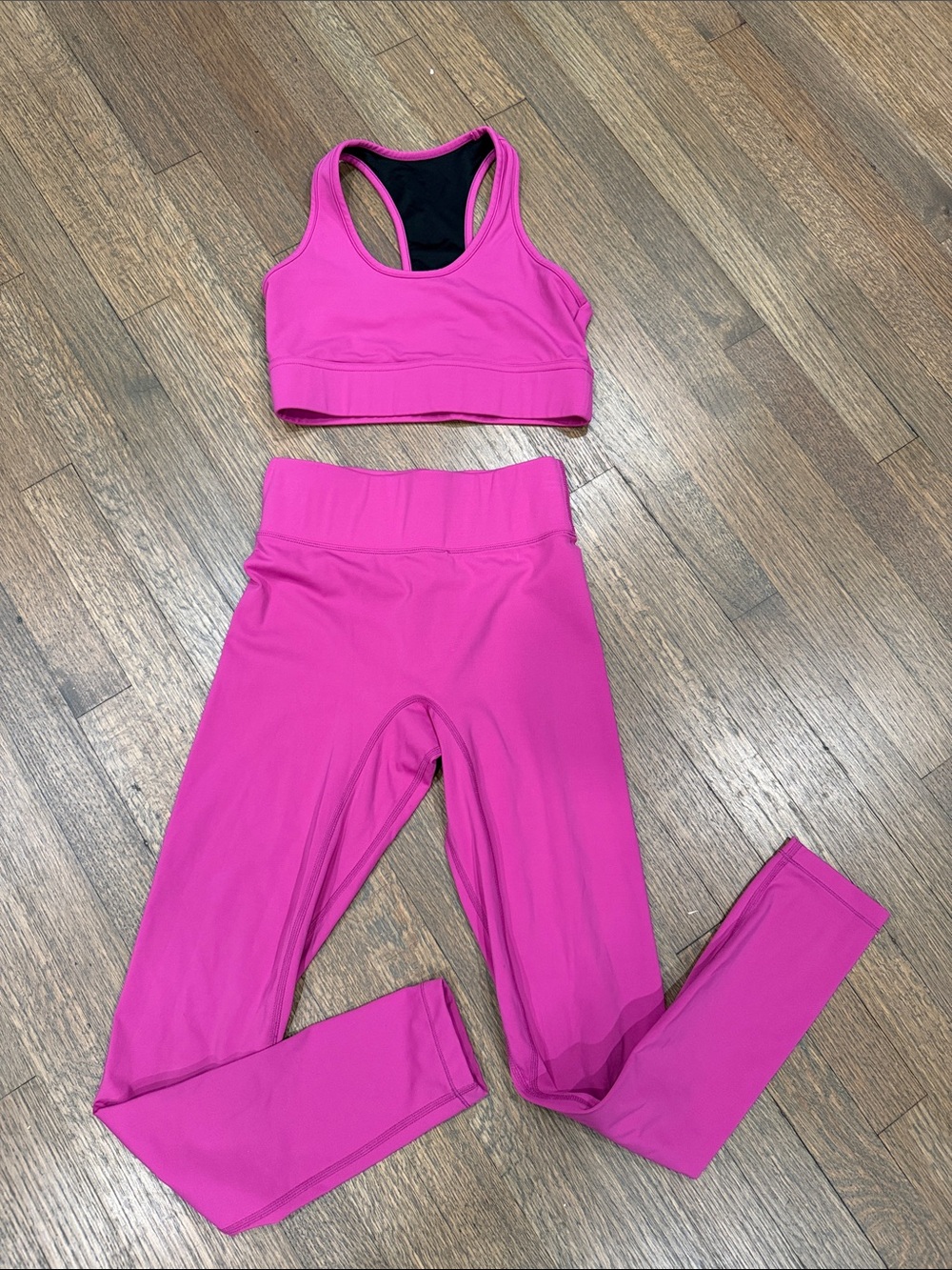 NOII Activewear Sports Bra and leggings in Bright Pink (XS)